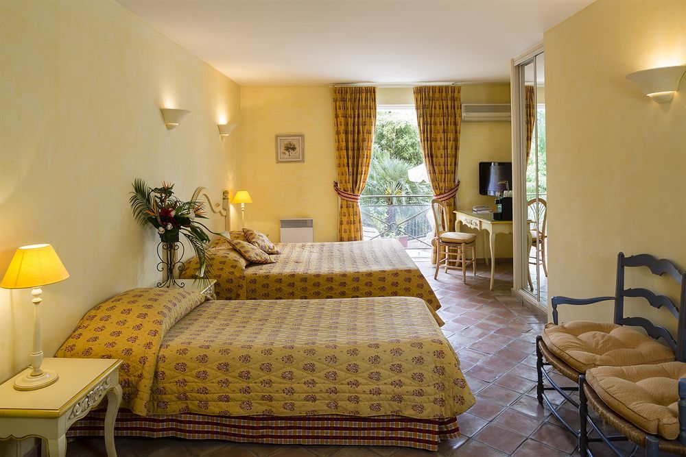 Hotel And Restaurant L Arena Fréjus Εξωτερικό φωτογραφία
