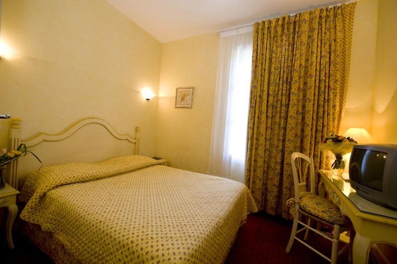 Hotel And Restaurant L Arena Fréjus Εξωτερικό φωτογραφία